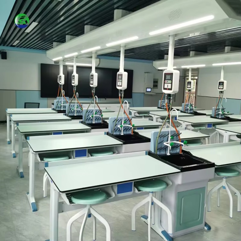 منصة تجارب معملية حديثة من الف - مراجعة Medical Lab Center وسعره